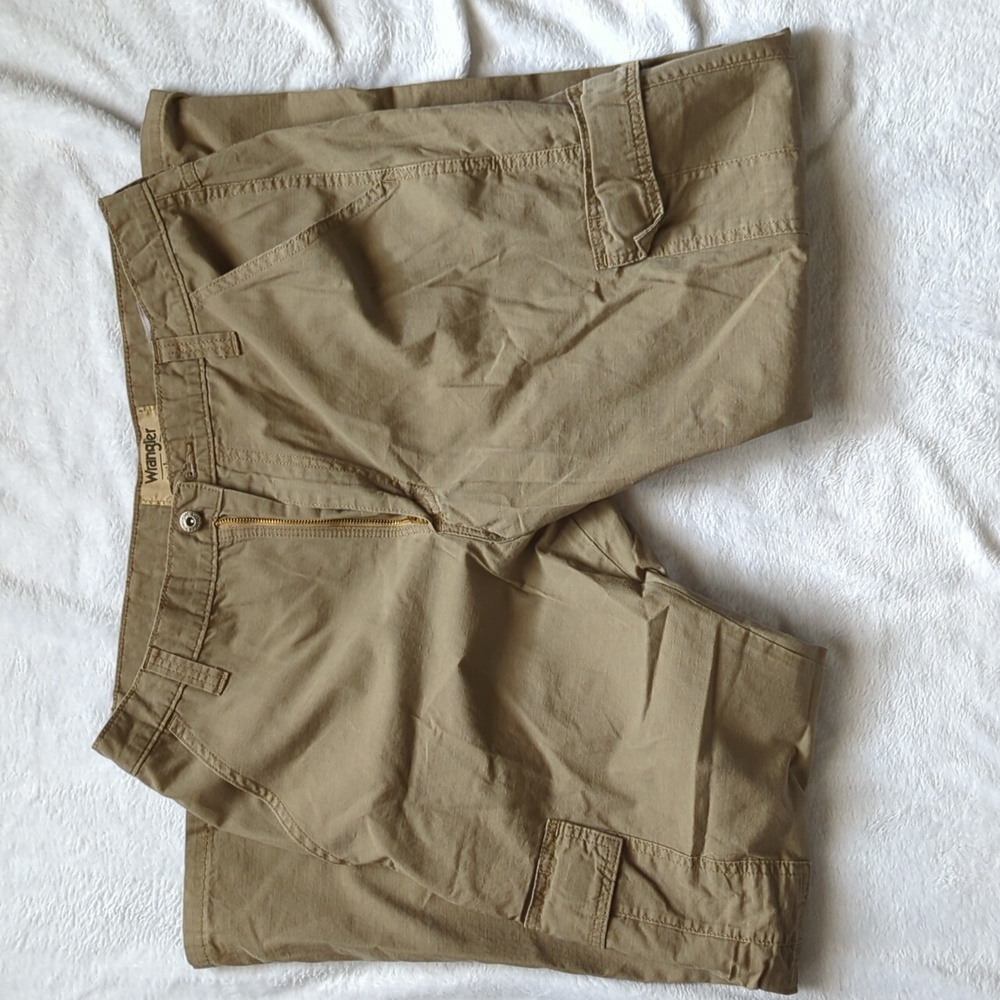 Men's 34x30 wrangler authentic cargo pants